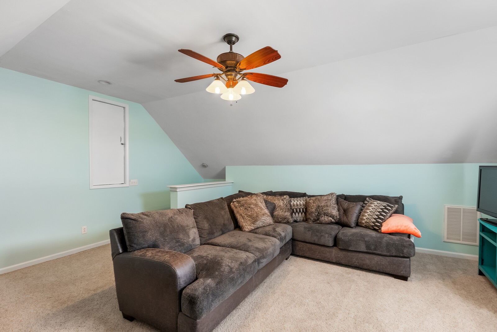 509 Berry Circle Springfield, TN 37172 - Photo 18 of 20 a living room with furniture and a ceiling fan