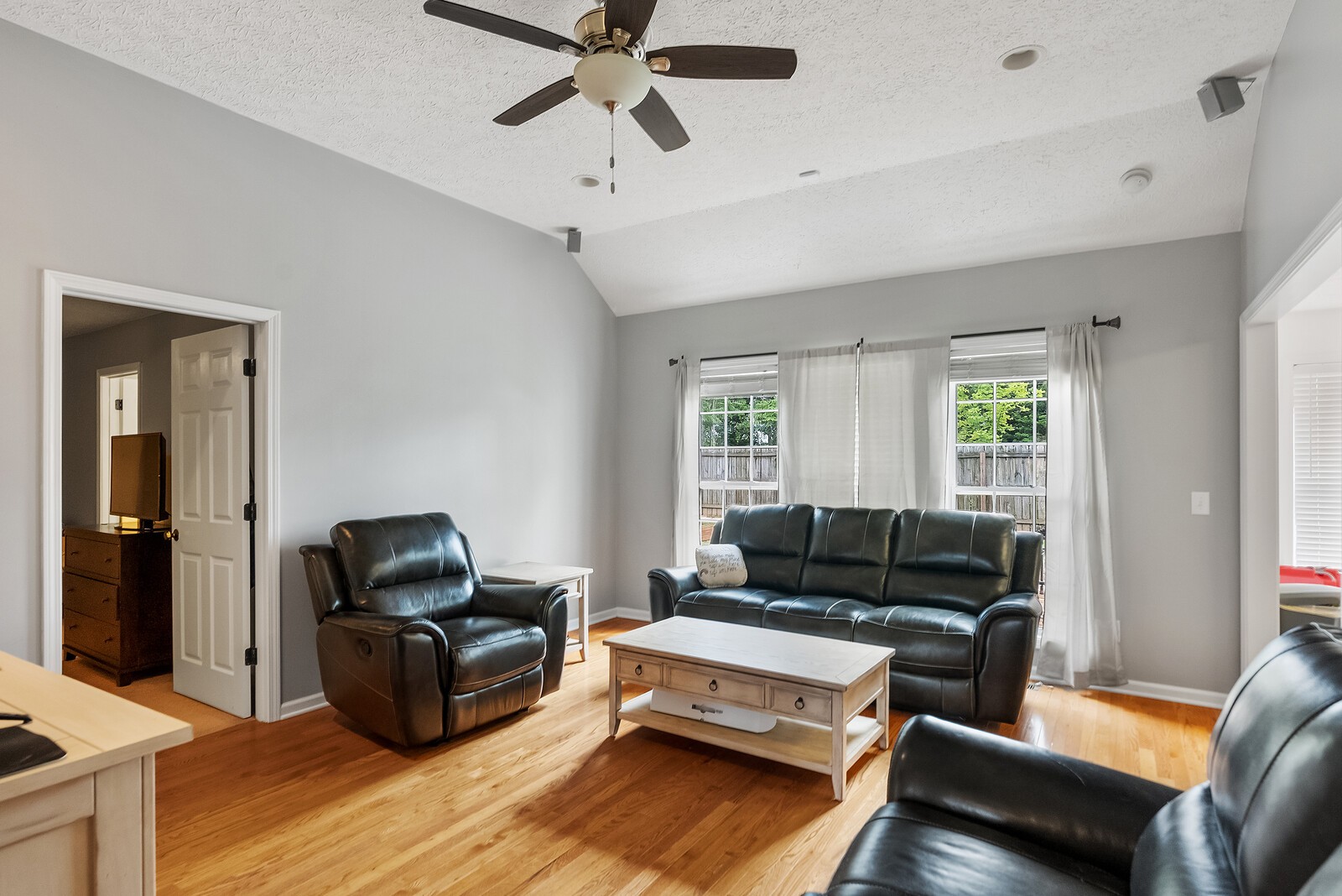 509 Berry Circle Springfield, TN 37172 - Photo 5 of 20 a living room with furniture and a window