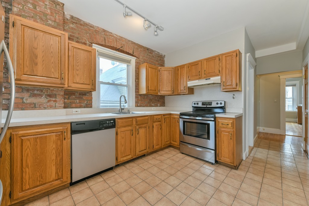 145 Winthrop Road, Unit 7 Brookline, MA 02445 - Photo 7 of 11 Gallery Image 7