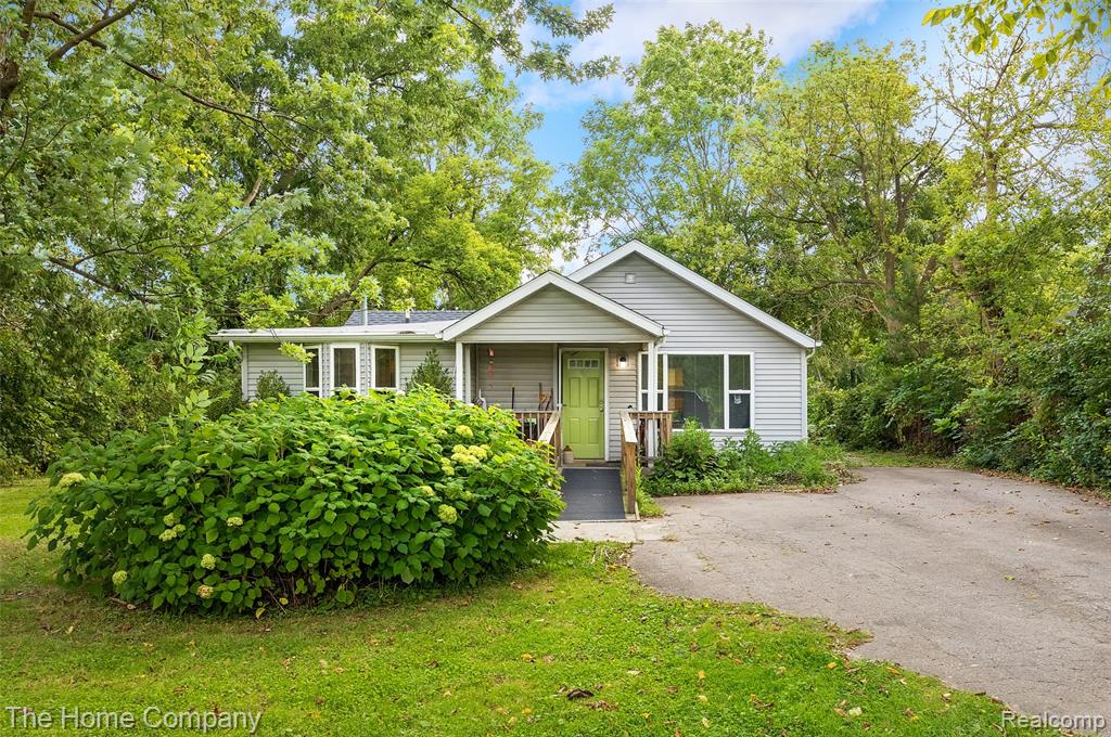 1321 South Genesee Road Burton, MI 48509 - Photo 3 of 28
