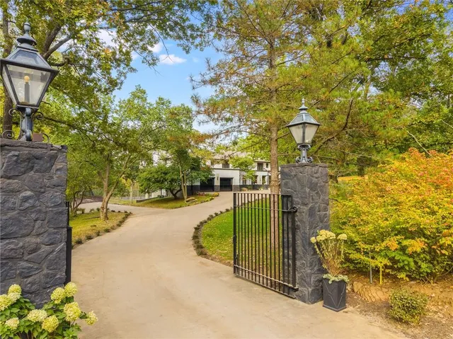 $2,450,000 | 1701 Northwest Duncan Road, Blue Springs, MO 64015