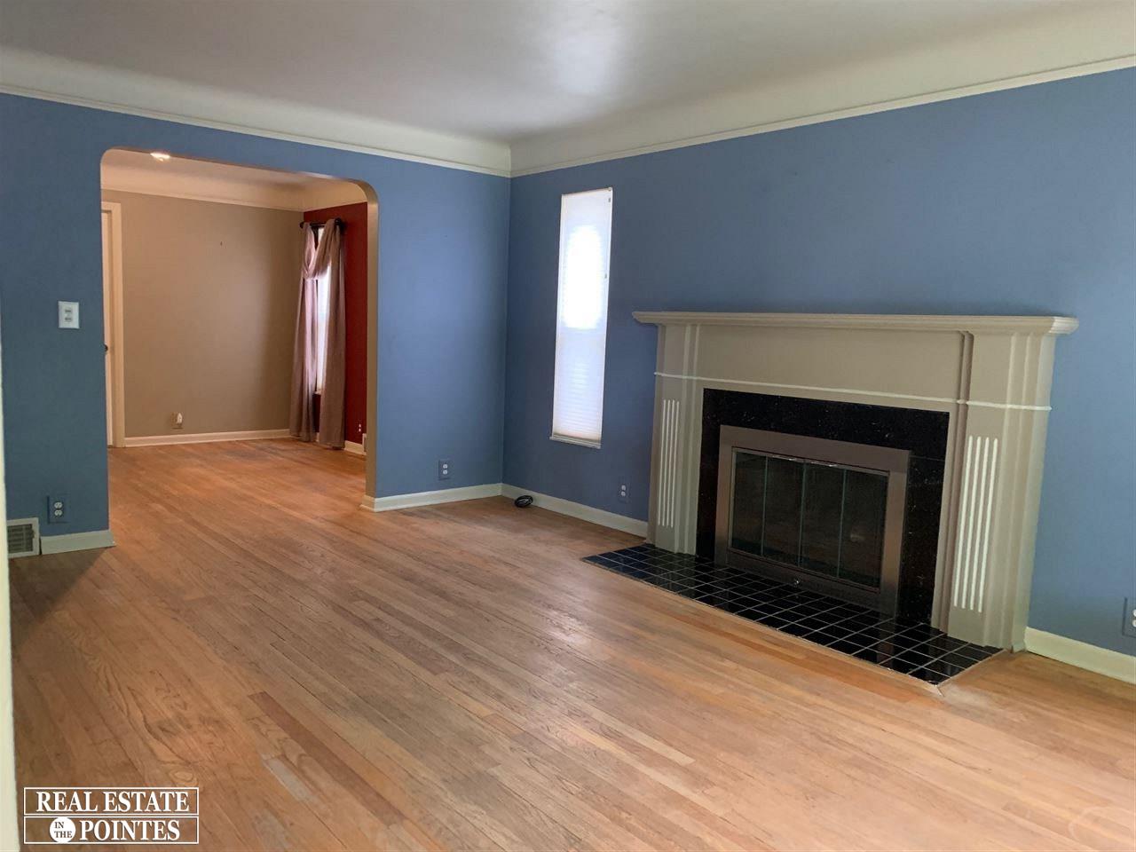 2065 Hampton Road Grosse Pointe Woods, MI 48236 - Photo 2 of 12