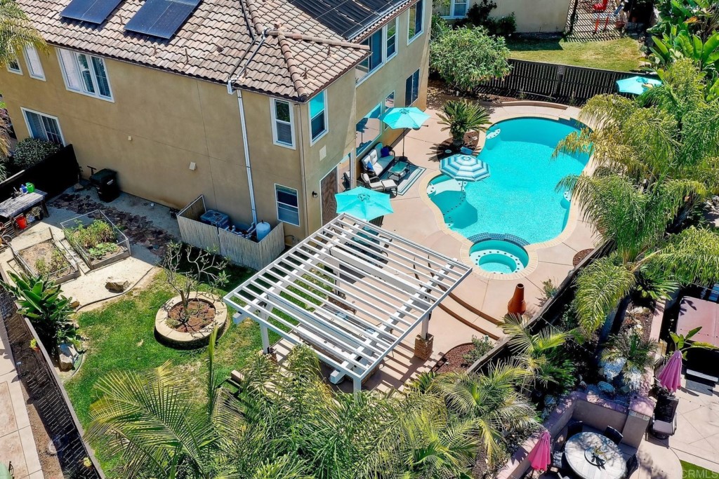 1738 Star Crest Place San Marcos, CA 92078 - Photo 5 of 51 a vase of flowers sitting on a table