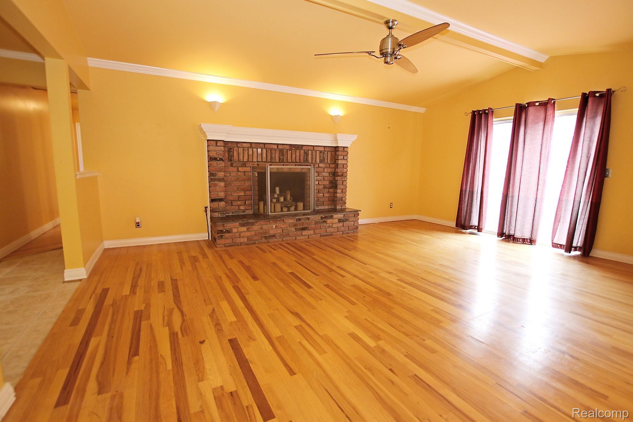 1845 Crestline Street Rochester, MI 48307 - Photo 9 of 58 9) Living Room.jpg