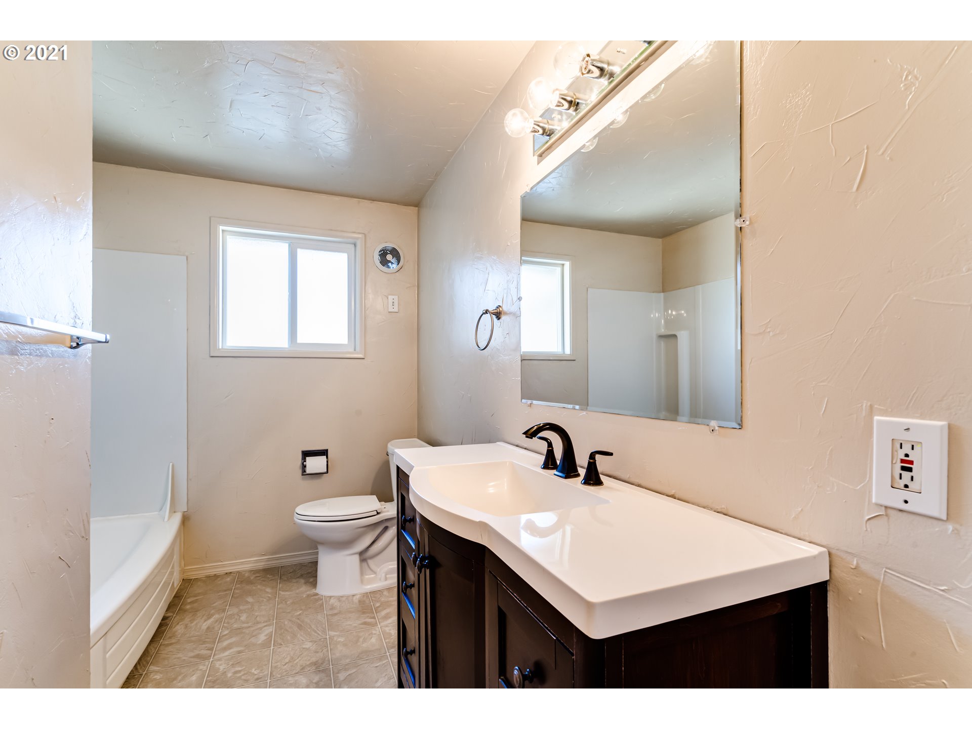 688 South 38th Street Springfield, OR 97478 - Photo 17 of 31