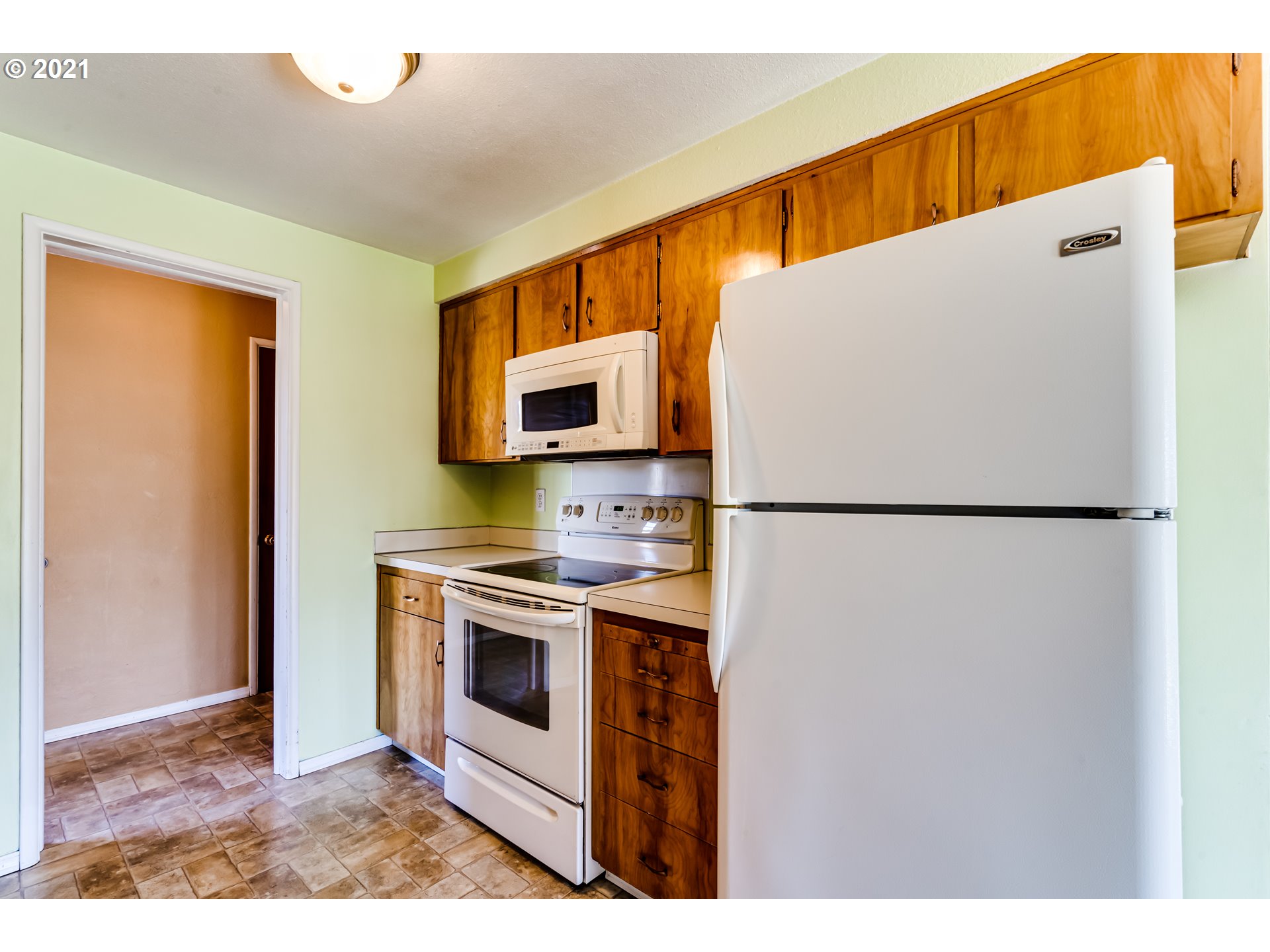 688 South 38th Street Springfield, OR 97478 - Photo 8 of 31