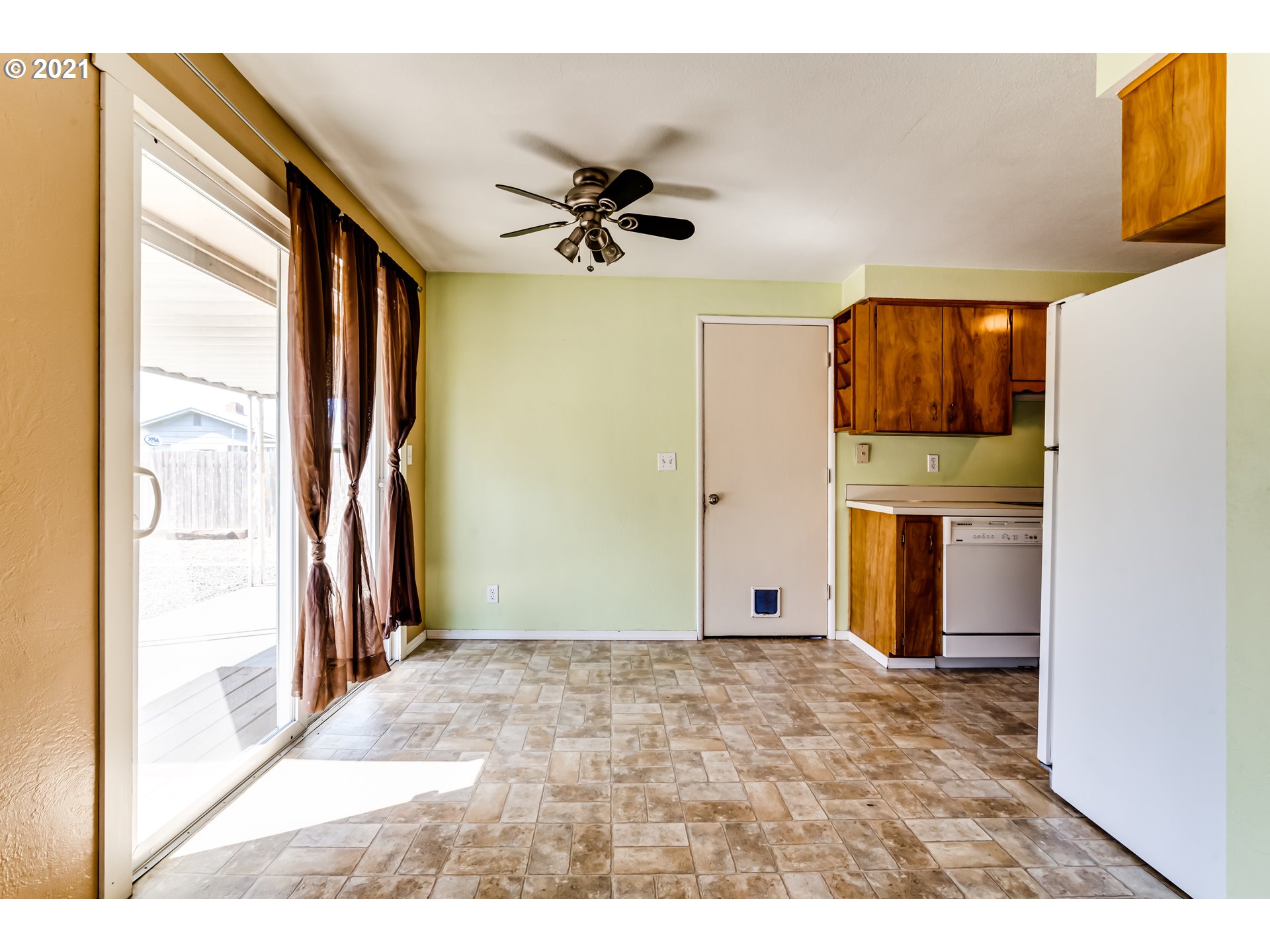 688 South 38th Street Springfield, OR 97478 - Photo 10 of 31