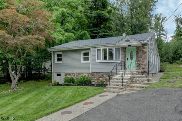 $549,900 | 122 West Lake Shore Drive, Rockaway, NJ 07866
