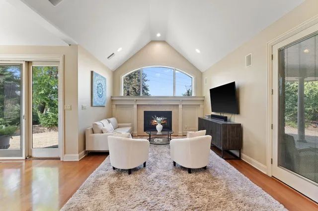 $779,000 | 2131 White Oak Lane, Highland, IN 46322