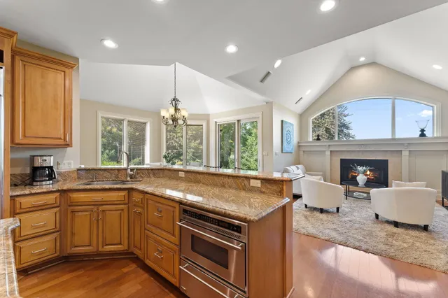 $779,000 | 2131 White Oak Lane, Highland, IN 46322