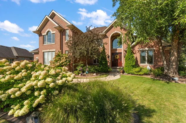 $779,000 | 2131 White Oak Lane, Highland, IN 46322