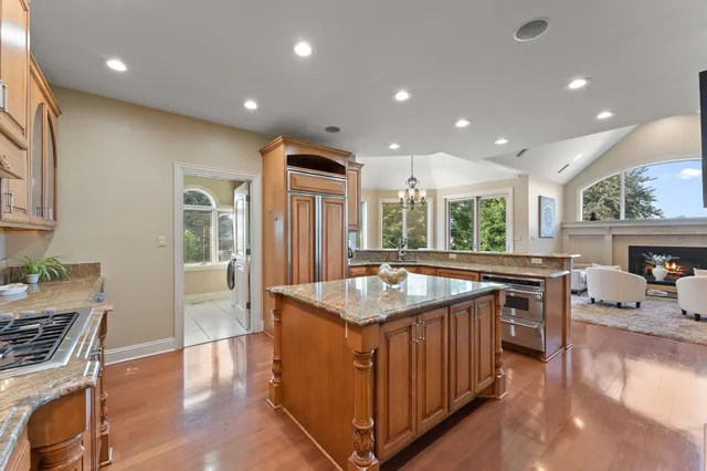 $779,000 | 2131 White Oak Lane, Highland, IN 46322