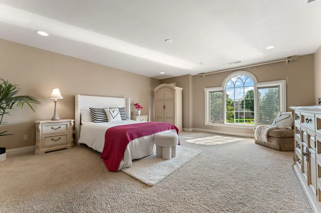 $779,000 | 2131 White Oak Lane, Highland, IN 46322