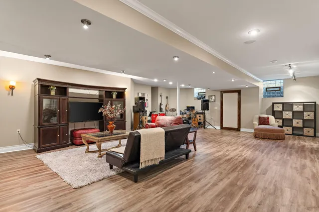 $779,000 | 2131 White Oak Lane, Highland, IN 46322