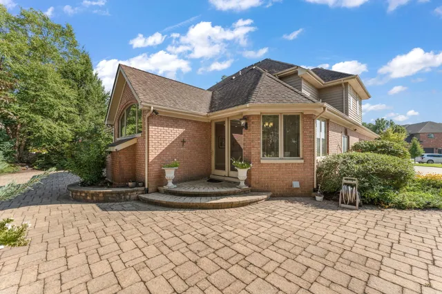 $779,000 | 2131 White Oak Lane, Highland, IN 46322