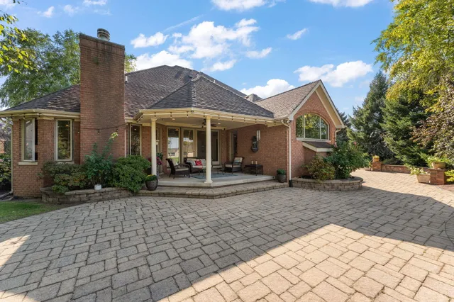 $779,000 | 2131 White Oak Lane, Highland, IN 46322