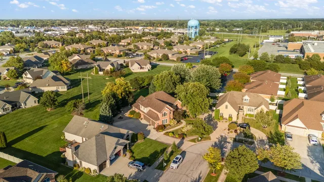 $779,000 | 2131 White Oak Lane, Highland, IN 46322