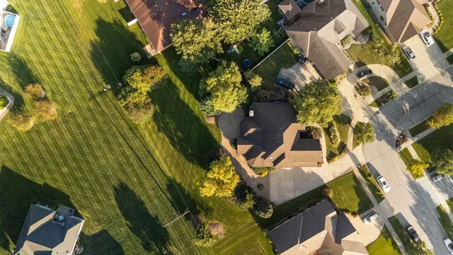 $779,000 | 2131 White Oak Lane, Highland, IN 46322