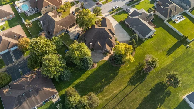 $779,000 | 2131 White Oak Lane, Highland, IN 46322