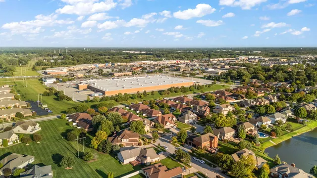 $779,000 | 2131 White Oak Lane, Highland, IN 46322