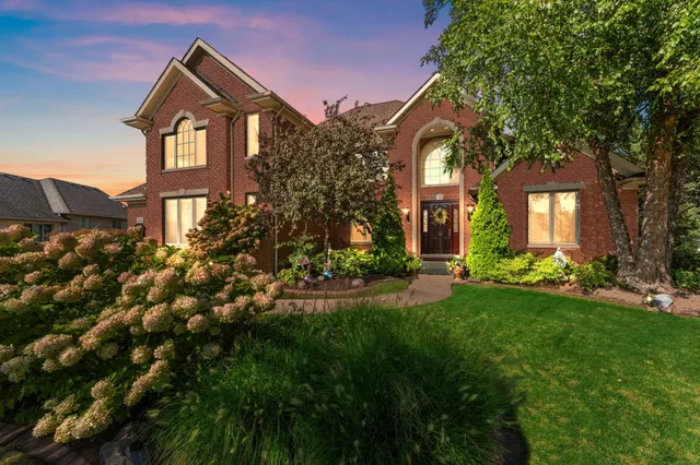 $779,000 | 2131 White Oak Lane, Highland, IN 46322