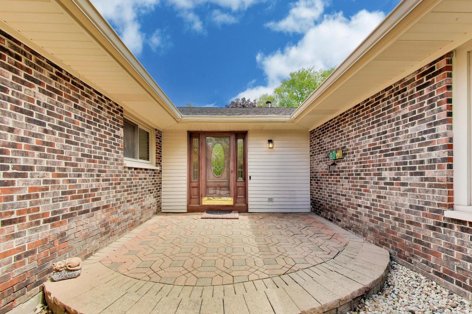 1104 Nottingham Lane Elgin, IL 60120 - Photo 5 of 59