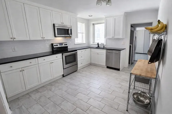 $6,200 | 39 St Paul Street, Unit 2, Brookline, MA 02446