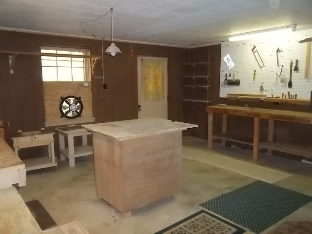 236 Plantation Road Gray, GA 31032 - Photo 9 of 26 a living room with a gaming machine and a table
