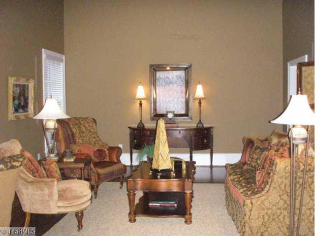 1045 Rockford Road High Point, NC 27262 - Photo 4 of 16 Living Room.