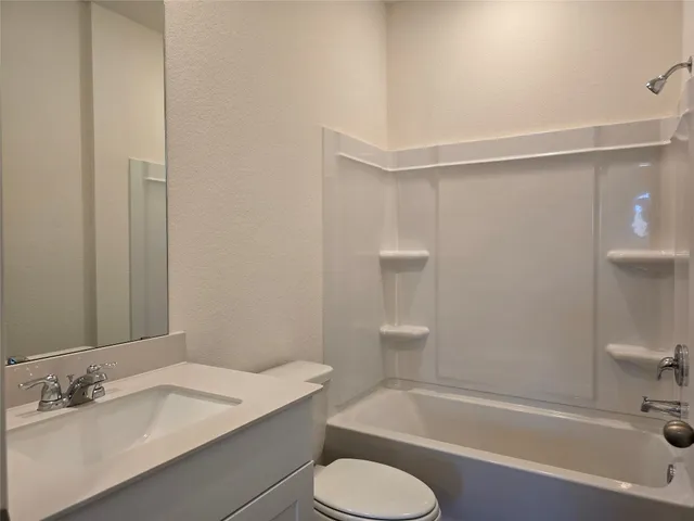 $2,100 | 202 Fox Hvn Road, Hutto, TX 78634