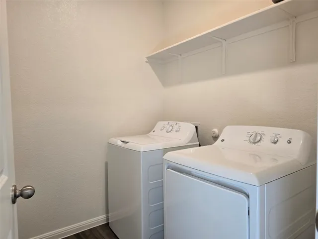 $2,100 | 202 Fox Hvn Road, Hutto, TX 78634