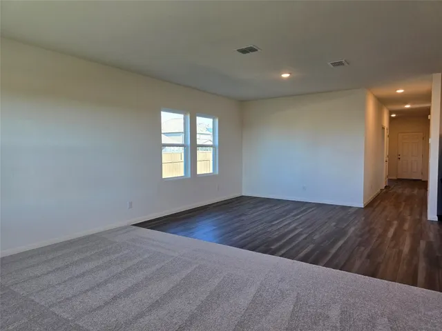 $2,100 | 202 Fox Hvn Road, Hutto, TX 78634