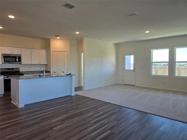 $2,100 | 202 Fox Hvn Road, Hutto, TX 78634