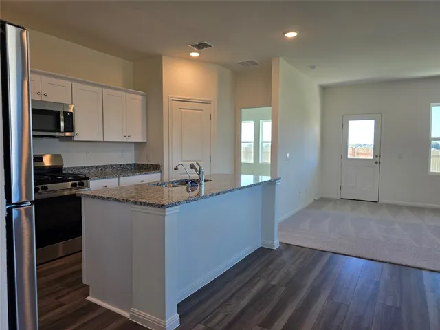 $2,100 | 202 Fox Hvn Road, Hutto, TX 78634