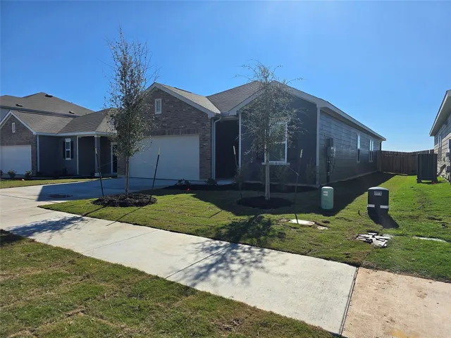 $2,100 | 202 Fox Hvn Road, Hutto, TX 78634