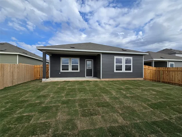 $2,100 | 202 Fox Hvn Road, Hutto, TX 78634