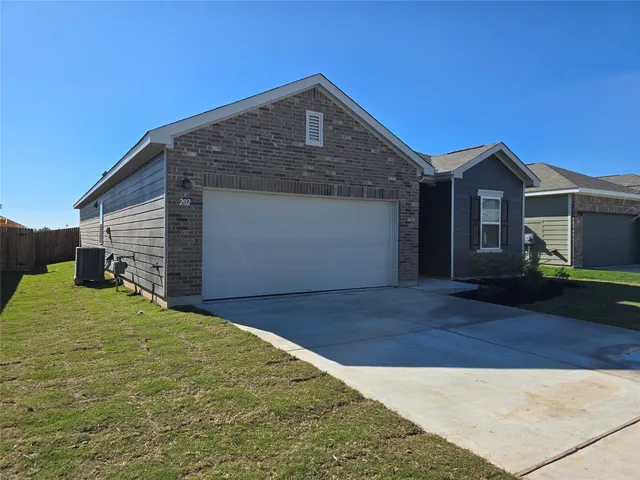$2,100 | 202 Fox Hvn Road, Hutto, TX 78634