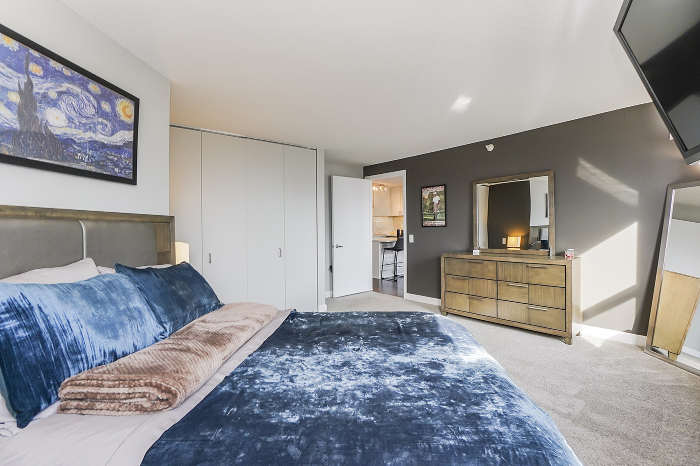 545 North Dearborn Street, Unit 2510 Chicago, IL 60654 - Photo 11 of 22 a bedroom with a bed and a dresser