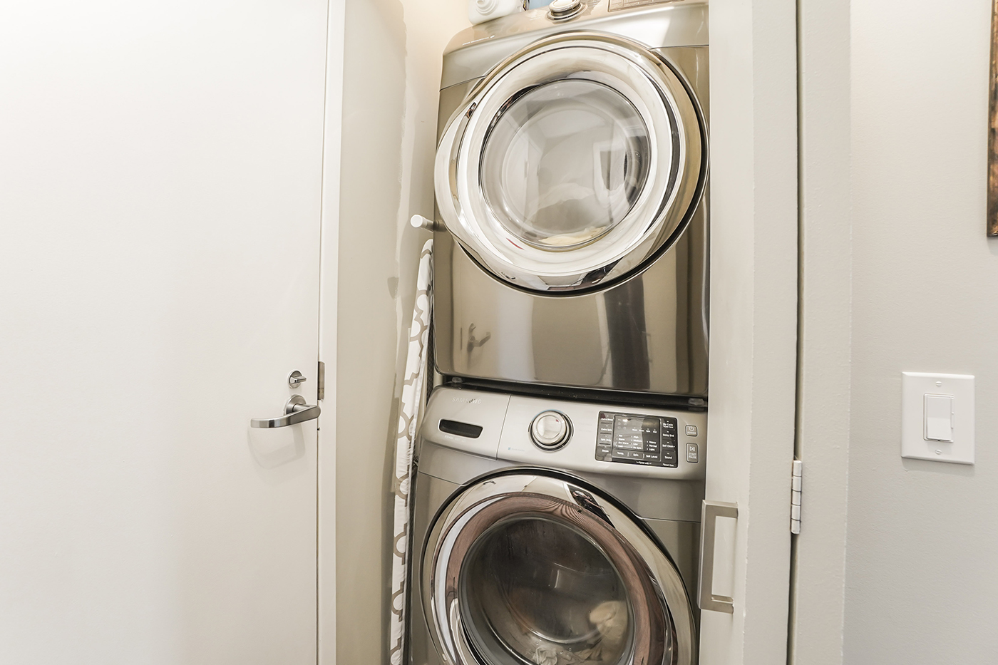 545 North Dearborn Street, Unit 2510 Chicago, IL 60654 - Photo 13 of 22 a close up view of a washer and dryer