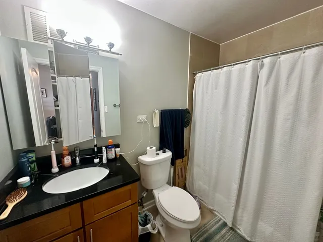 $1,716 | 4180 North Marine Drive, Unit 1608, Chicago, IL 60613