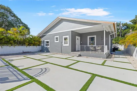 a house view with a outdoor space