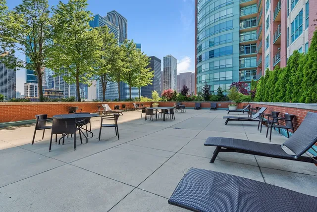 $3,000,000 | 415 East North Water Street, Unit 3205, Chicago, IL 60611