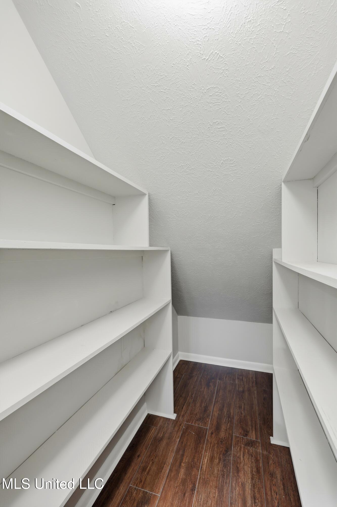 2040 Brecon Drive Jackson, MS 39211 - Photo 34 of 62 2040 Brecon Dr \ Home Tours MS (18)