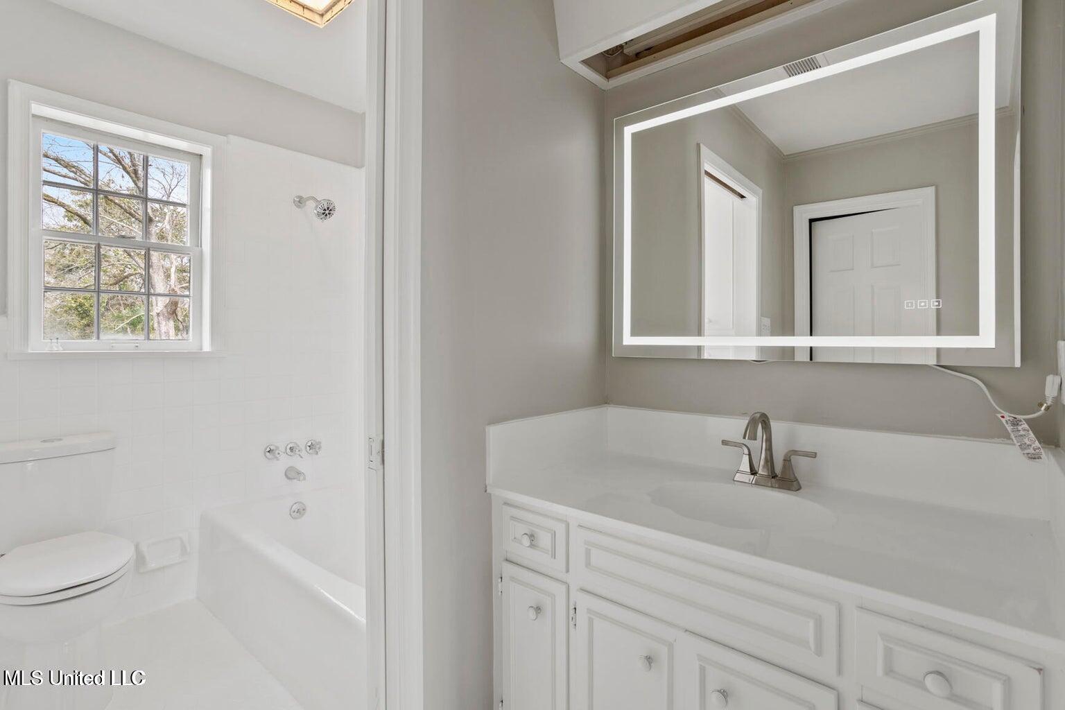 2040 Brecon Drive Jackson, MS 39211 - Photo 47 of 62 bath1