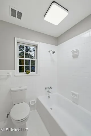 $389,000 | 2040 Brecon Drive, Jackson, MS 39211