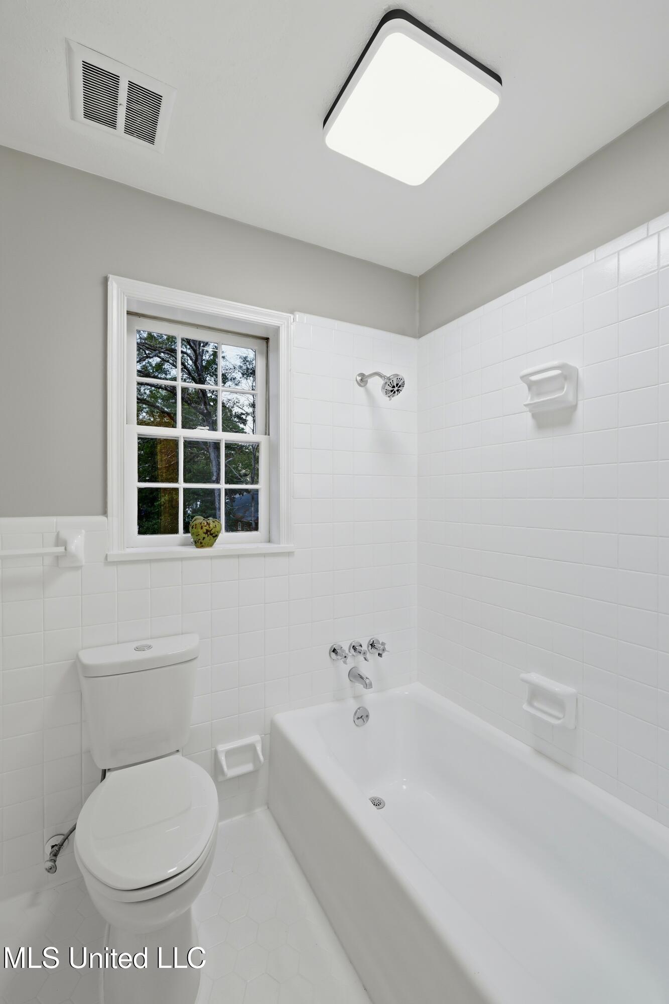 2040 Brecon Drive Jackson, MS 39211 - Photo 48 of 62 2040 Brecon Dr \ Home Tours MS (37)