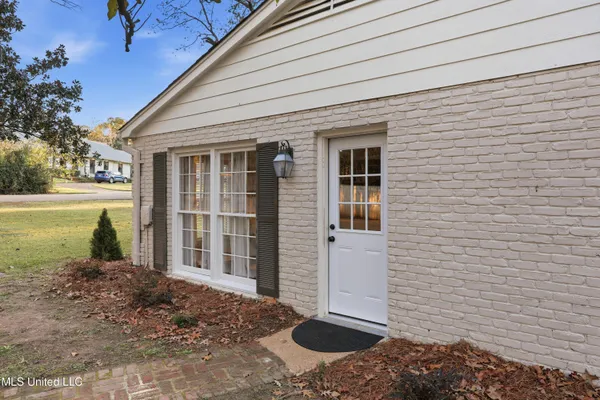 $367,200 | 2040 Brecon Drive, Jackson, MS 39211