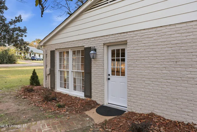 $389,000 | 2040 Brecon Drive, Jackson, MS 39211