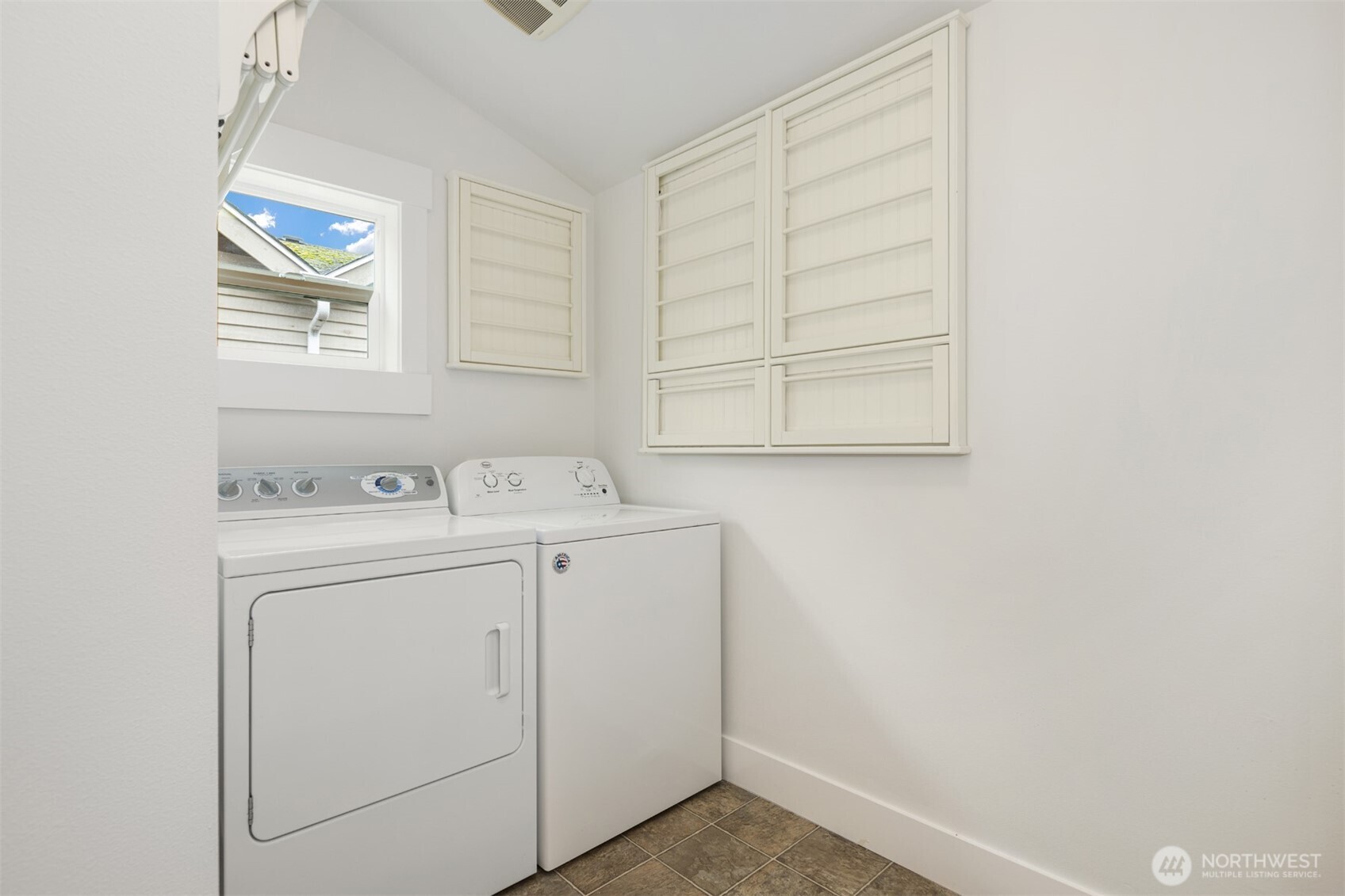 9209 Interlake Avenue North, Unit A Seattle, WA 98103 - Photo 21 of 32