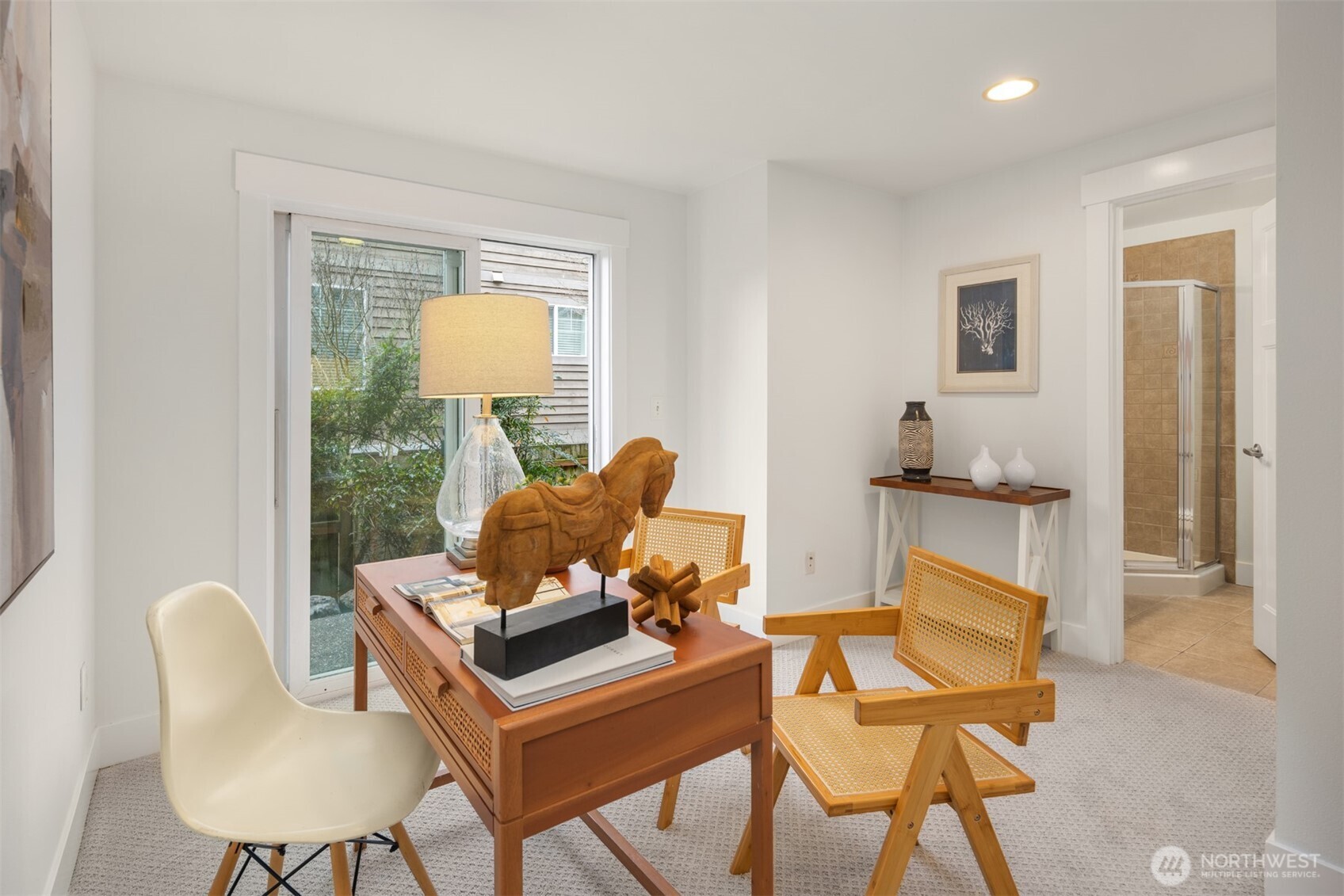 9209 Interlake Avenue North, Unit A Seattle, WA 98103 - Photo 23 of 32